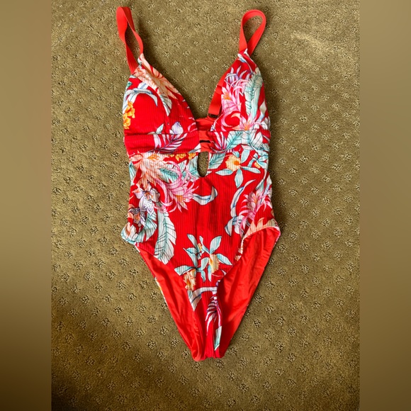 Women’s S Bathing Suit - Picture 2 of 2